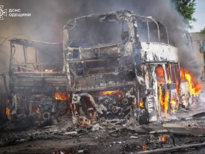 Ворог атакував Одещину: четверо поранених, згоріли шість автобусів