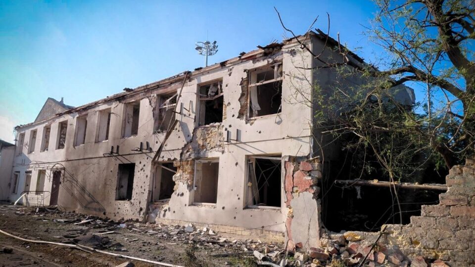 У ДСНС показали наслідки російського удару по 7-поверховому житловому будинку 