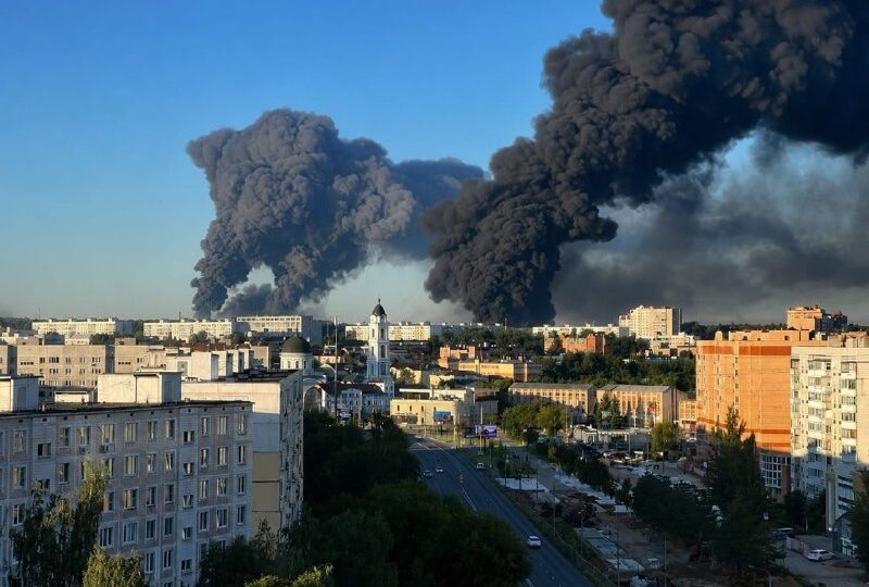 За «Нову пошту» та «Розетку»: уражено 2 великих логістичних об’єкти на російській території