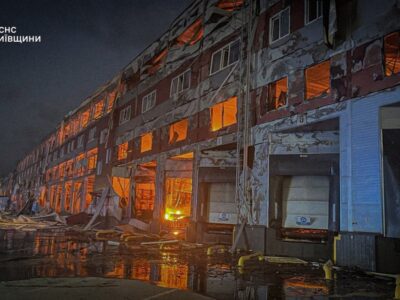 На Київщині внаслідок російського удару зруйновано великий логістичний об’єкт