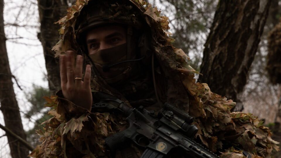 Зайшли з тилу й захопили полоненого: ССО показали наліт на російський спостережний пункт на Сумщині 