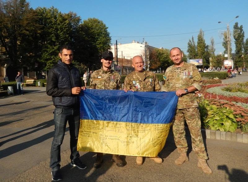 Микола Бауер з бойовими побратимами
