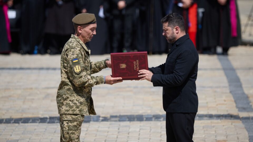 У День Української Державності Президент відзначив військовослужбовців державними нагородами 