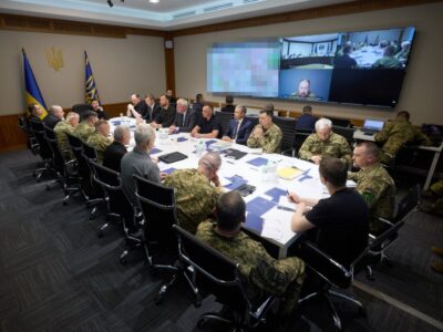 Президент провів спеціальну зустріч Ставки після кількаденного спілкування з командирами корпусів