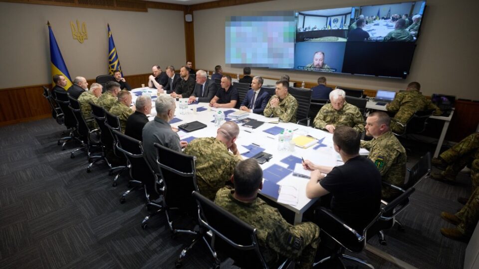 Президент провів спеціальну зустріч Ставки після кількаденного спілкування з командирами корпусів 