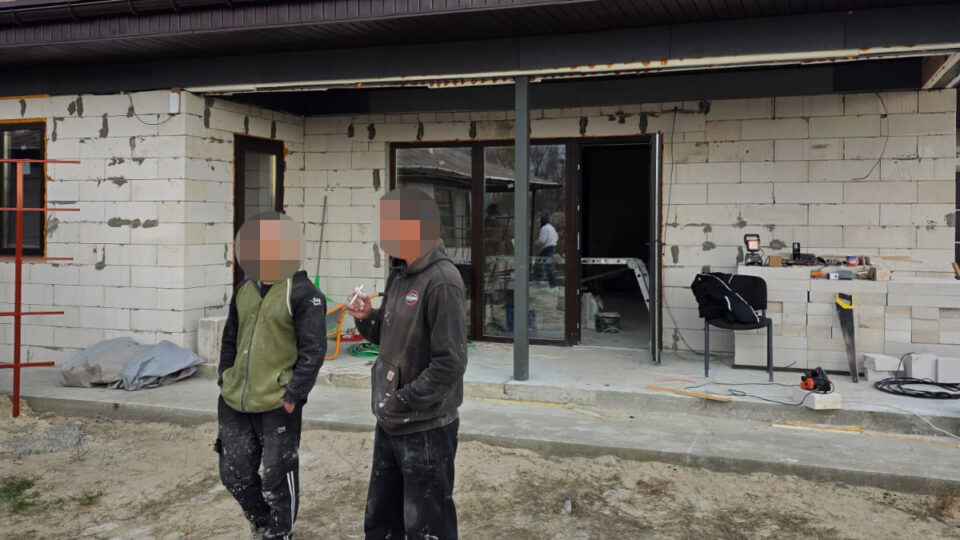 Замість служби військові понад два роки будували будинок командиру — ДБР 
