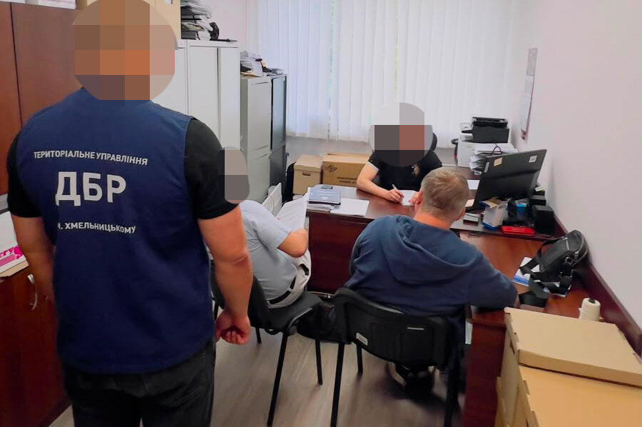 Процесуальні дії ДБР з підозрюваними