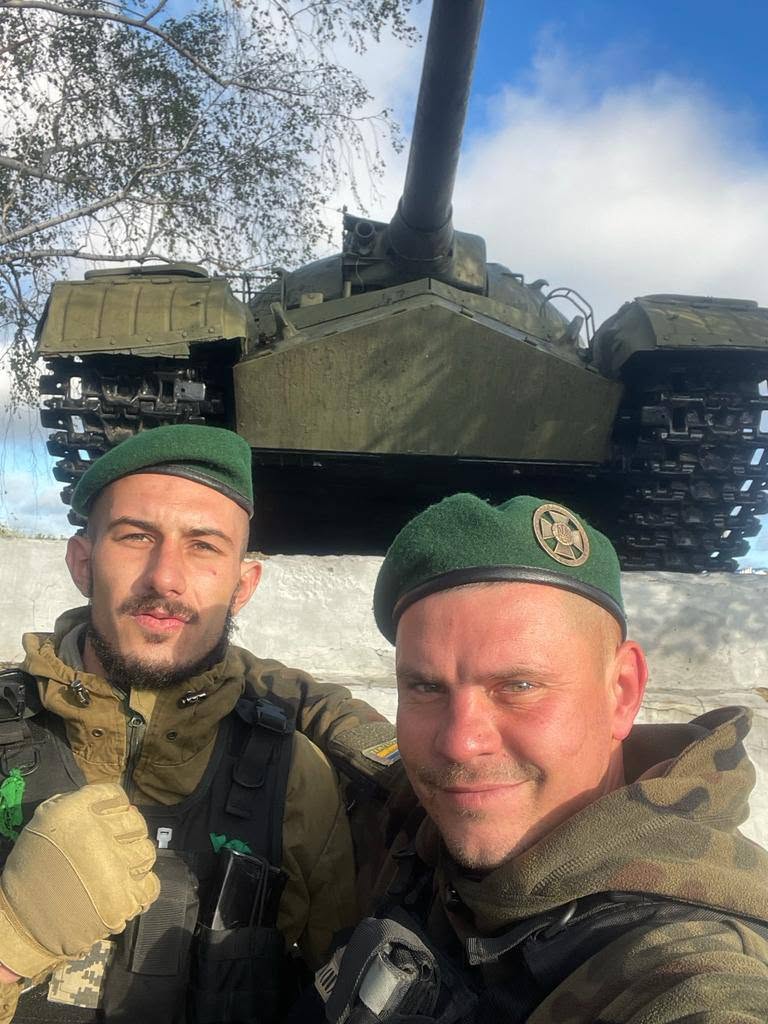 Дмитро Корбутяк з бойовим побратимом