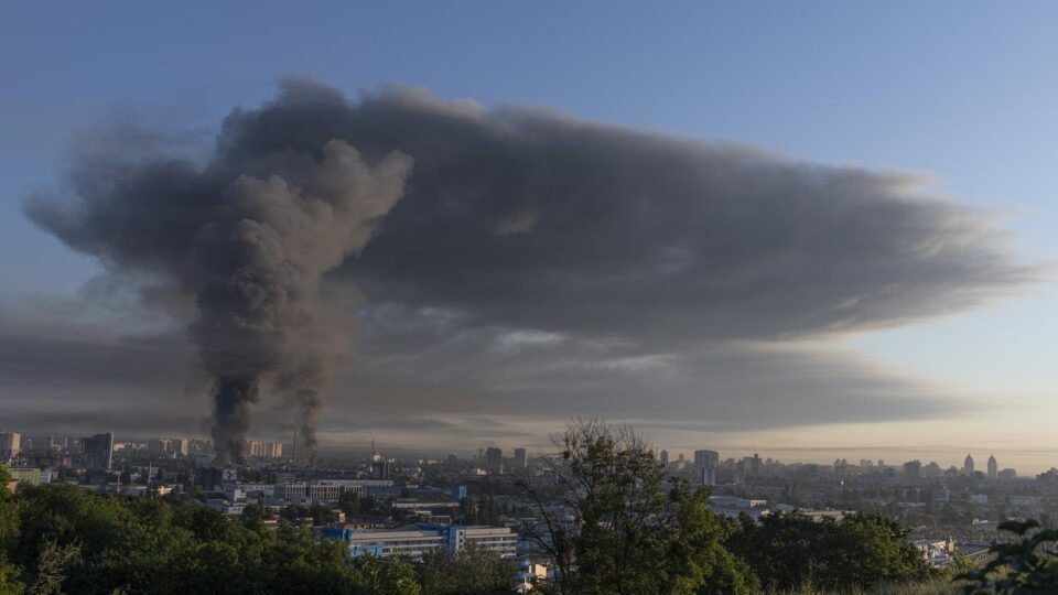 У Києві вже 56 постраждалих через нічну російську атаку, збільшилась кількість загиблих 