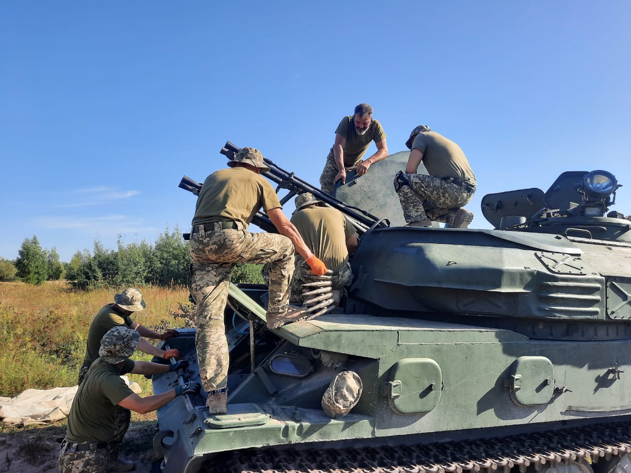 Курсанти Харківського національного університету Повітряних Сил досліджують самохідну зенітну установку
