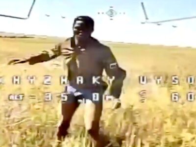 «Африканець в трусіках»: FPV-дрон ганяв полем найманця рф в одному спідньому