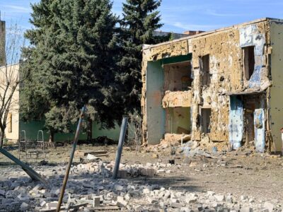 Росіяни вдарили КАБами по Краматорську: троє поранених, пошкоджено десятки будинків