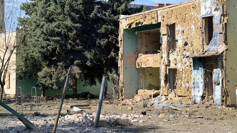 Росіяни вдарили КАБами по Краматорську: троє поранених, пошкоджено десятки будинків 