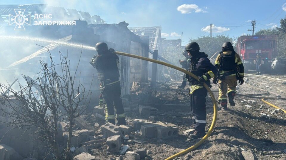 Окупанти вдарили КАБами по Запоріжжю та передмістю: семеро поранених, серед них дитина 