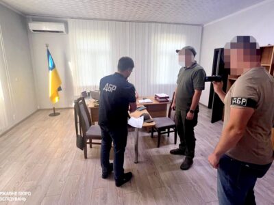 Керівник ТЦК на Львівщині фіктивно оформив знайомого на військову службу — ДБР