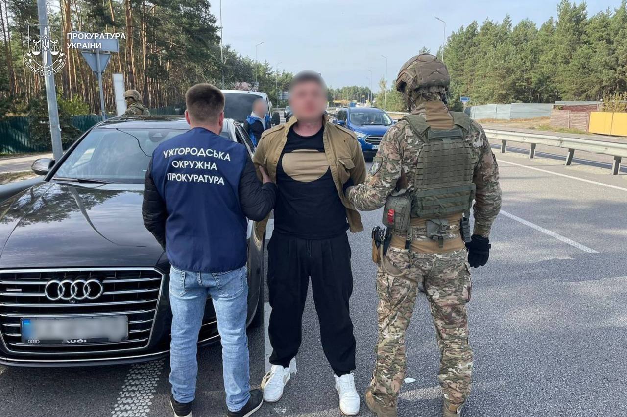 Затриманий в оточенні правоохоронців