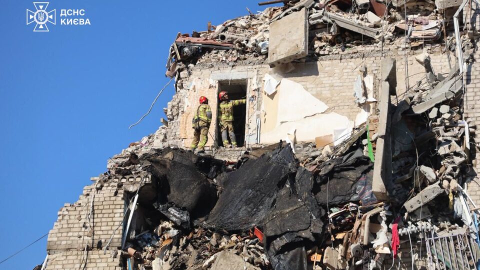 Кількість загиблих внаслідок російського удару по Києву зросла до 17 осіб 