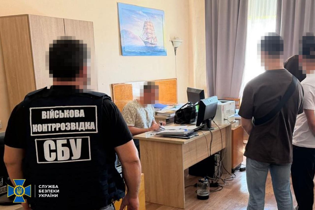 Затримання доцента військової академії у його робочому кабінеті
