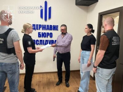 Фіктивно депортували «іноземців» за правопорушення: у Дніпрі викрито посадовців міграційної служби, які переправляли ухилянтів