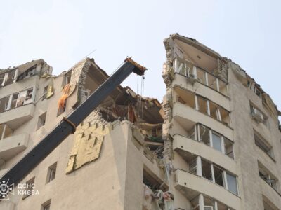 Пошукові роботи у зруйнованій дев’ятиповерхівці Києва завершено: загальна кількість жертв атаки зросла до 30