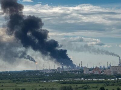 Майже 3000 км від кордону: ССО уразили Омський НПЗ — найпотужніший у росії
