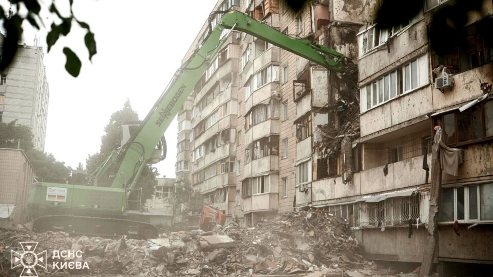 Загинули 19 осіб: у Києві завершено розбір завалів після ворожого удару в ніч на 6 липня 