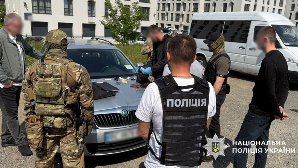 Посади з «бронею» за $25 тисяч: на Закарпатті викрито директора та юриста коледжу, які торгували працевлаштуванням 