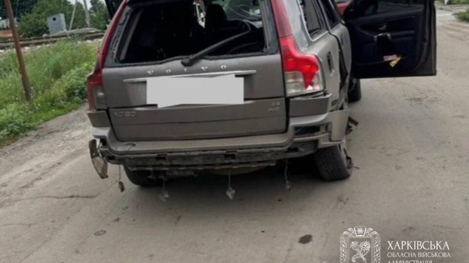 Росіяни атакували дроном авто з родиною на Харківщині: серед постраждалих — 5-місячна дитина 