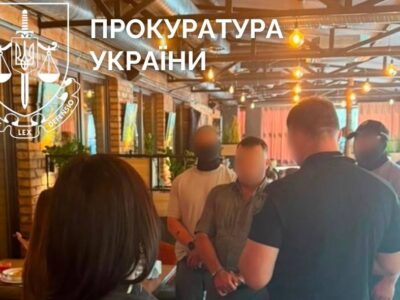 Тисячі доларів за службу в тилу: у Києві викрито посадовця військової частини