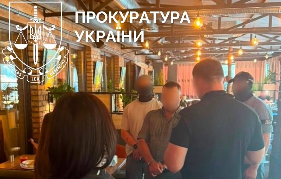 Тисячі доларів за службу в тилу: у Києві викрито посадовця військової частини