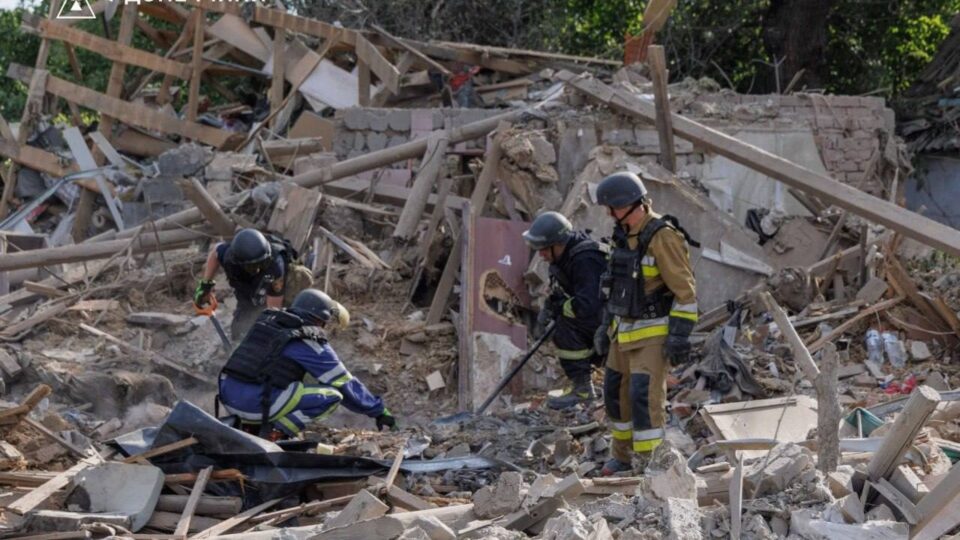 Внаслідок російського удару по Донеччині загинули двоє людей, ще троє — поранені 