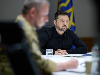 Дрони для ударів у глибину: Володимир Зеленський збере Ставку з командирами корпусів і виробниками