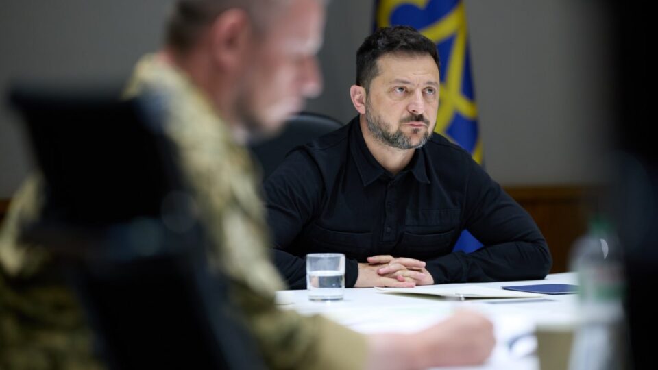 Дрони для ударів у глибину: Володимир Зеленський збере Ставку з командирами корпусів і виробниками 