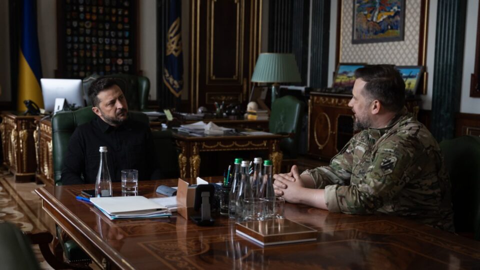 «Фронт — це основа»: Володимир Зеленський обговорив із Андрієм Білецьким ситуацію на Харківщині та Донеччині 