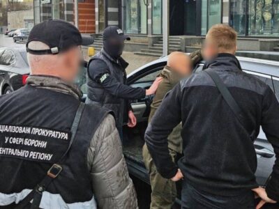 «Потрібний» висновок ВЛК за $9500 і «правильне» місце служби: справу щодо автора схеми передано до суду