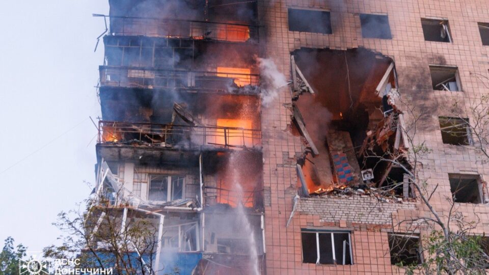 Авіація росіян завдала удару по Краматорську дев’ятьма КАБами: дві людини загинули, пошкоджено лікарню 