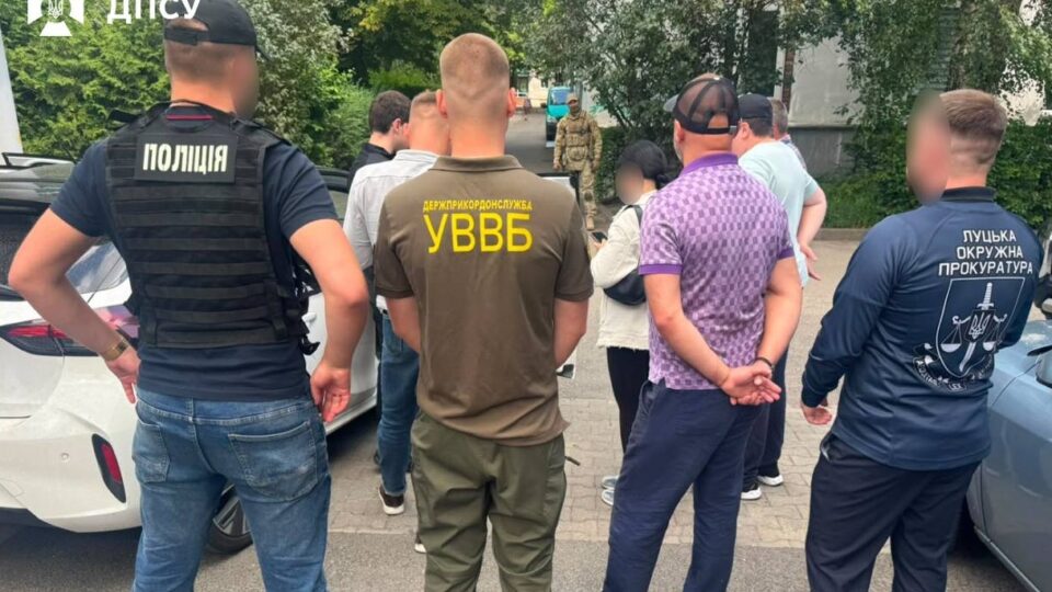 Списатись зі служби за $20 000: затримано ділка, який пропонував свої «послуги» родичам прикордонника 
