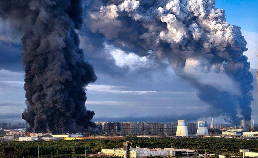 «Горять мільярди»: СБС атакували Петербург та Сімферополь, спаливши ще кілька складів Wildberries 