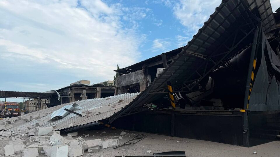 Ворог скинув КАБ на відділення Нової пошти в Ізюмі 