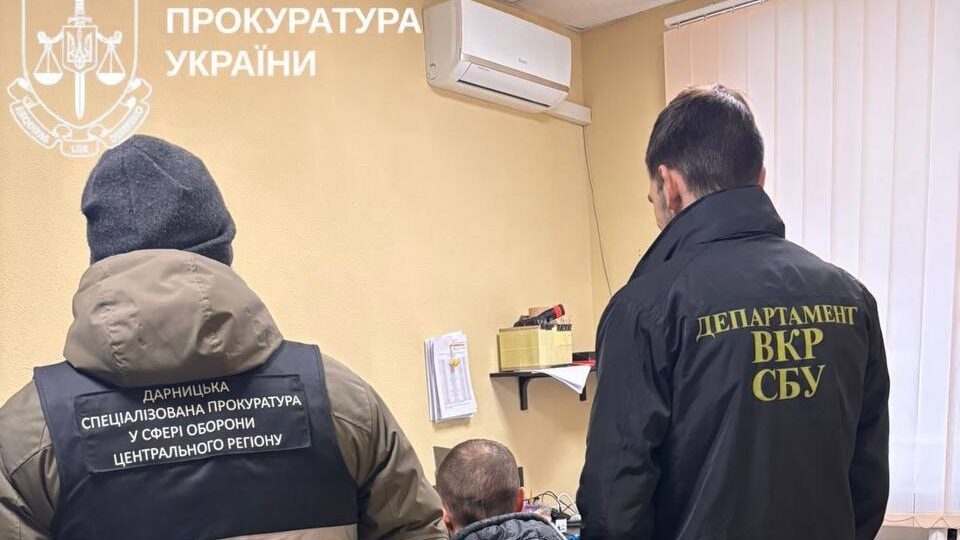 Виносив засоби зв’язку зі складу та здавав до ломбардів: у Києві засуджено начальника складу зв’язку 