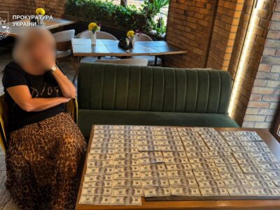 Студент за «10 кг смородини»: підозру отримала викладачка, яка обіцяла домовитись про «навчання» заради відстрочки