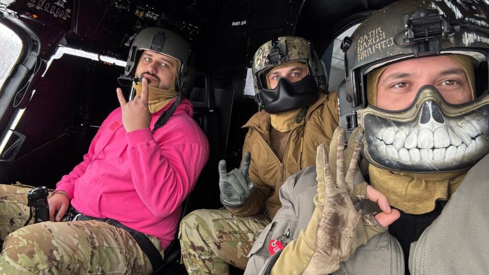 «Ми вже показуємо неможливе на старих Мі-8. Дайте нам нову техніку — і ми перевернемо світ»: відверта розмова з льотчиками «Крижиком» та «Коржем» з армійської авіації 