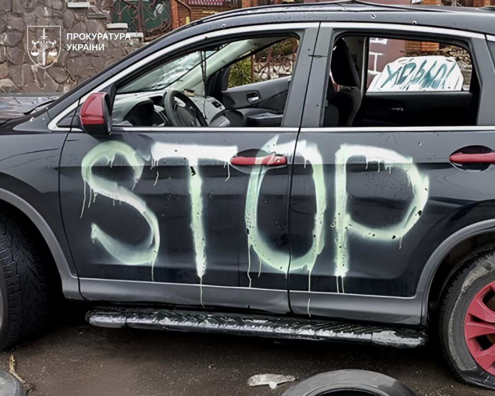 Автомобіль, який розстріляли окупанти в Бучі.