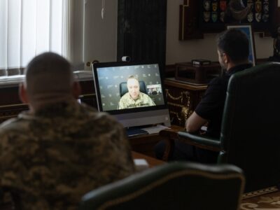 Президент сьогодні спілкувався ще з трьома досвідченими українськими військовими