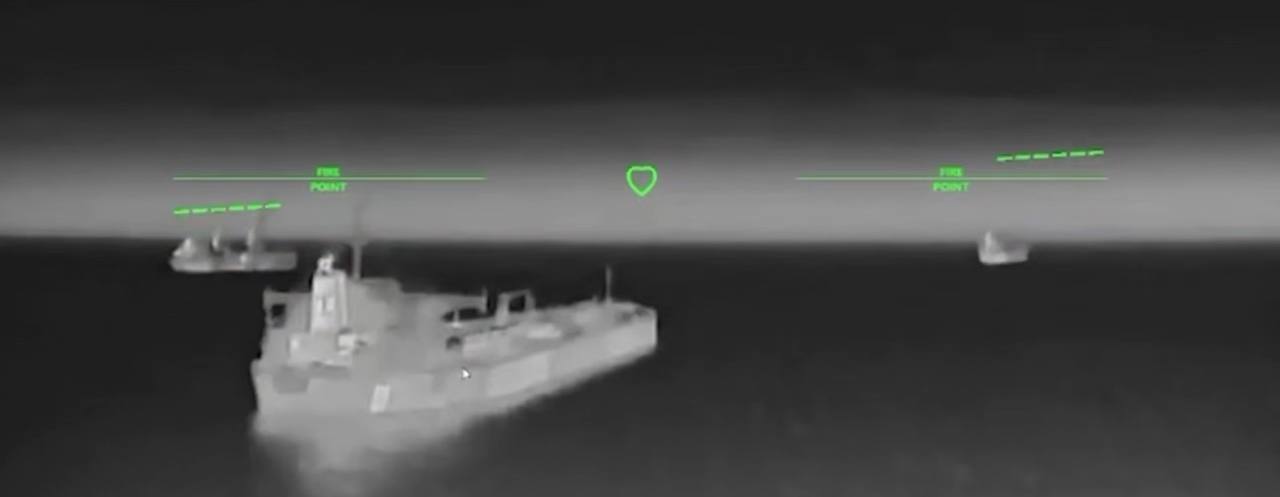 Дрон атакує танкер тіньового флоту рф в морі