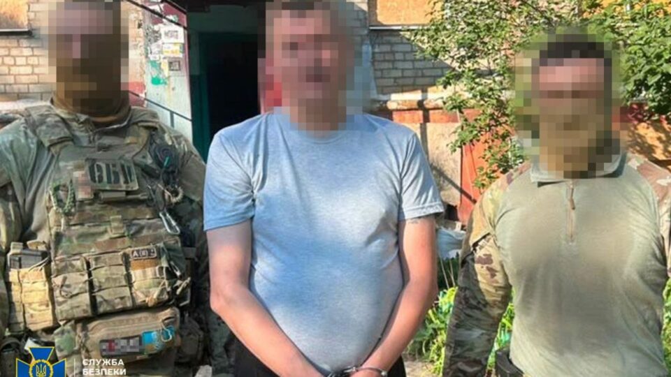 Таксував і шпигував для росії: СБУ затримала коригувальника обстрілів Краматорська 