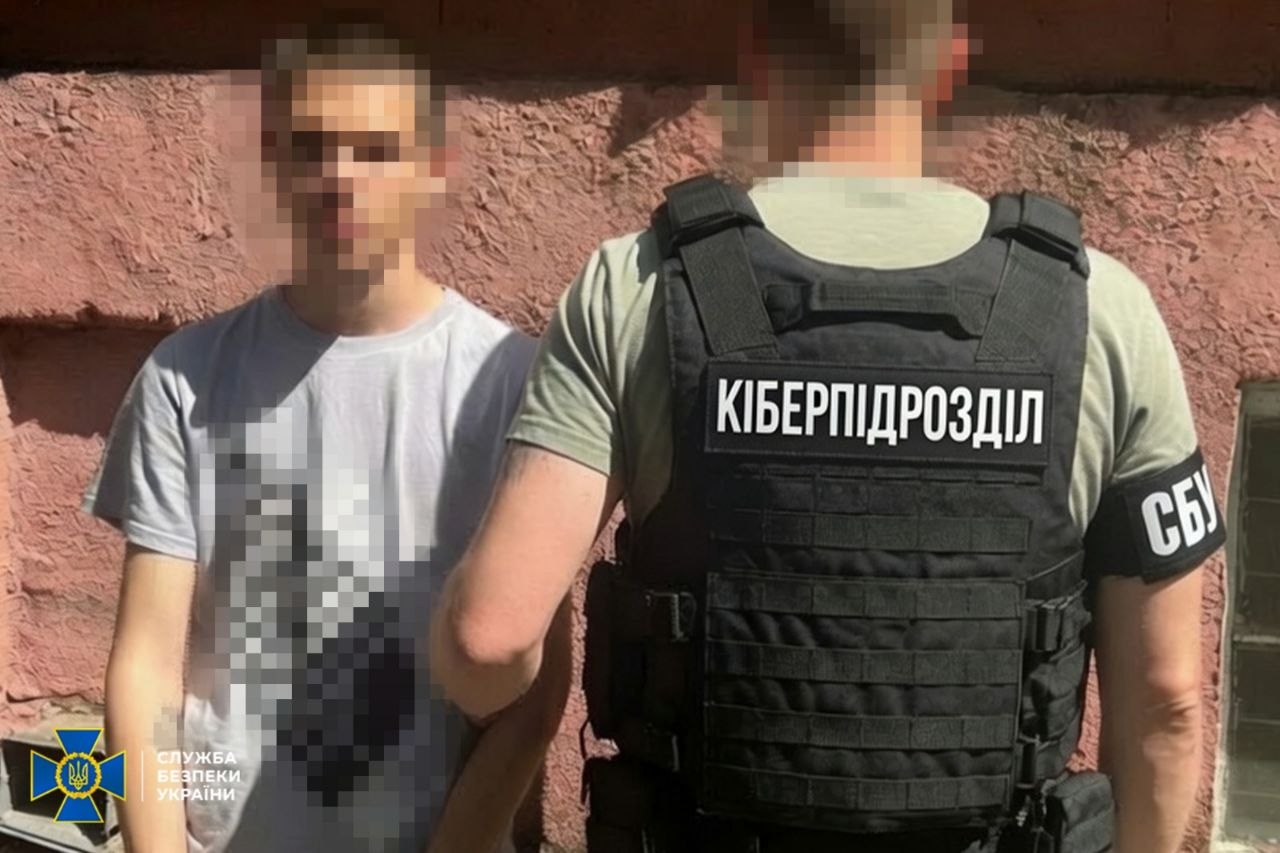 Затриманий поруч з правоохоронцем
