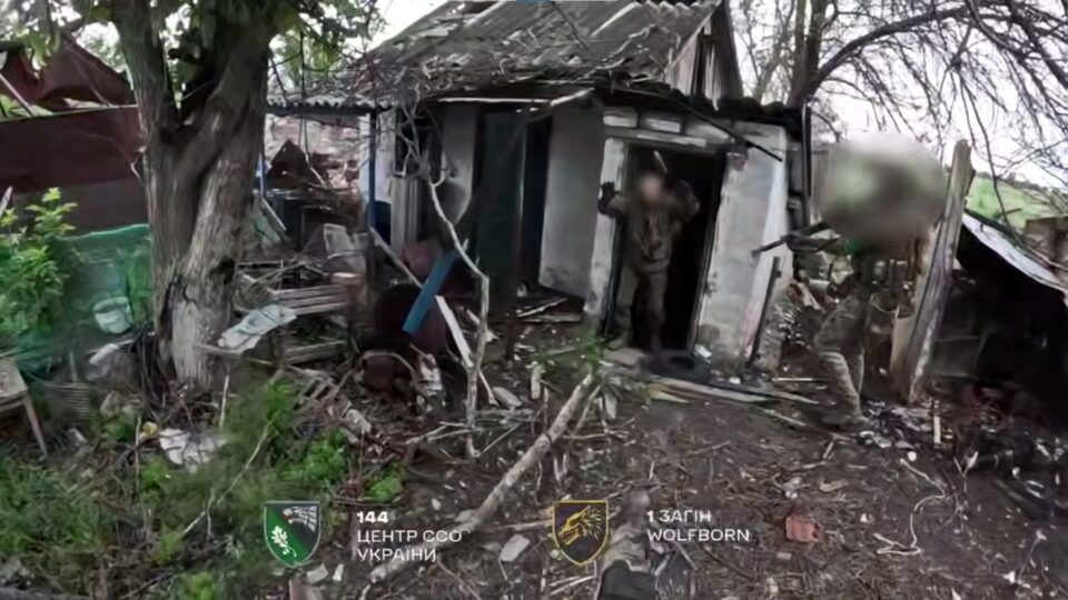 «Падай на землю!»: спецпризначенці полонили російського штурмовика 