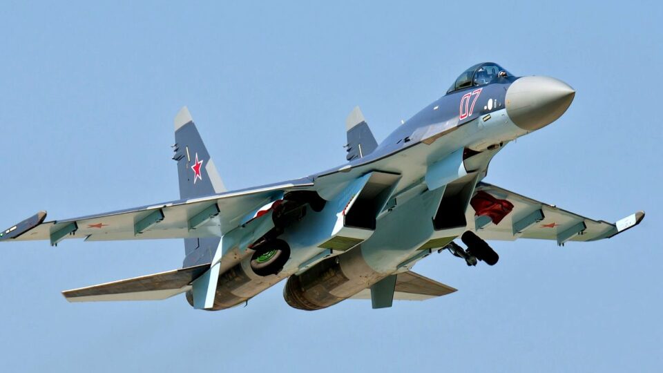 Знищення ворожого Су-35: Третій корпус показав момент падіння винищувача, та що від нього залишилося 