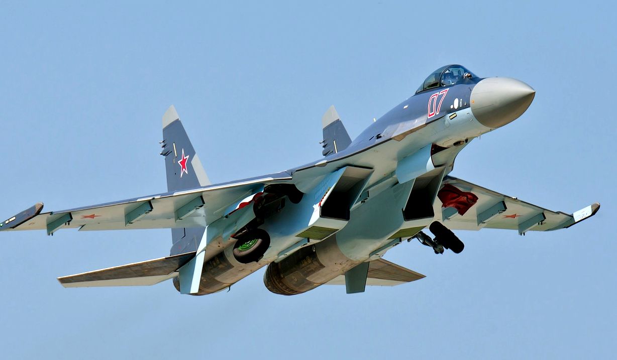 Знищення ворожого Су-35: Третій корпус показав момент падіння винищувача, та що від нього залишилося